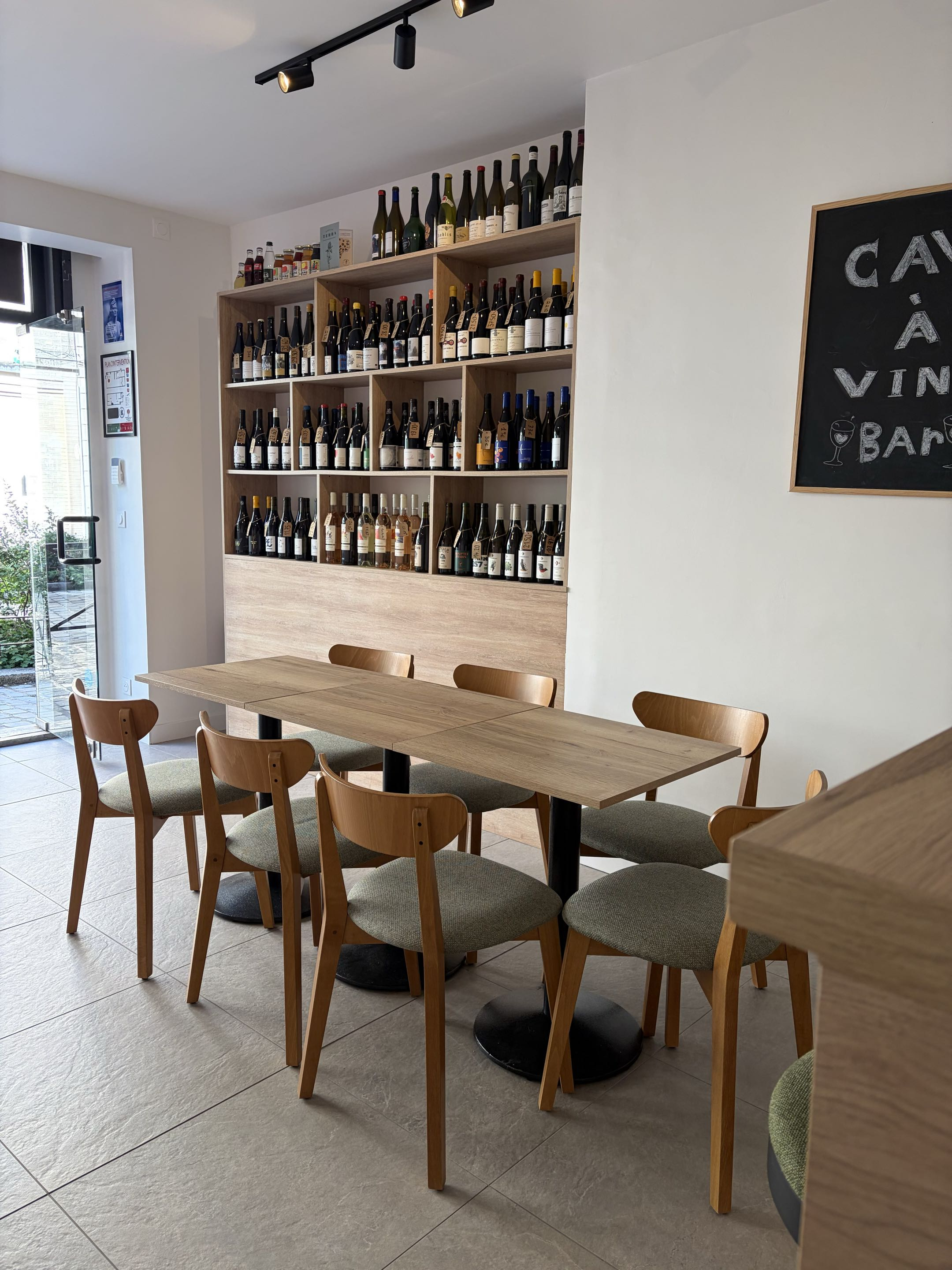Après : cave à vin rénovée à Rouen, réalisée par 2S Consulting